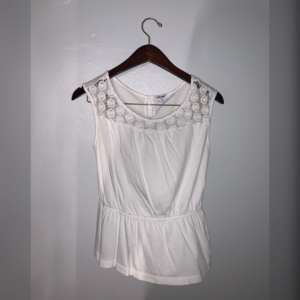 Old Navy white top